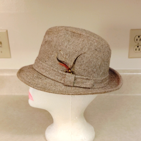 ParkRoyal Other - ParkRoyal Stylish Beige Fedora with Feather Detail